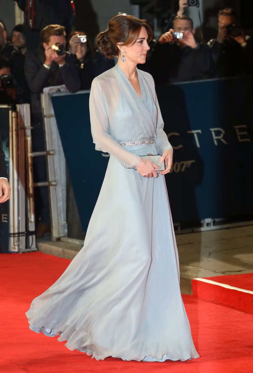 Bộ váy khác được Công nương Kate mặc hồi tháng 10/2015 lấy cảm hứng từ Công chúa Cinderella.