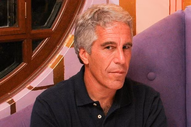 Đoạn email trao đổi này được tiết lộ gần hai tuần sau khi tỷ phú Jeffrey Epstein (ảnh) tự tử trong phòng giam ngày 10/8 tại New York trong thời gian bị giam giữ để chờ xét xử. Ảnh: NYP. 