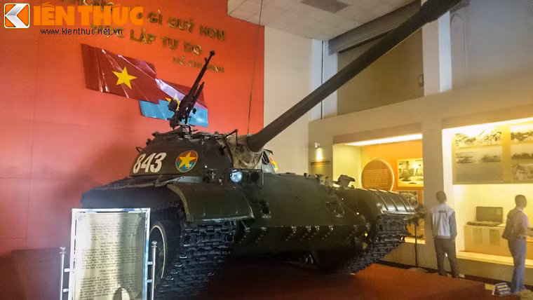 Theo đó sau năm 1975, chiếc xe tăng T-54B mang số hiệu 843 - một trong hai chiếc xe tăng húc đổ cổng Dinh Độc Lập vào trưa ngày 30/4/1975 đang được lưu giữ và trưng bày tại Bảo Tàng Lịch sử Quân sự Việt Nam, thậm chí nó còn có tên trong danh sách bảo vật quốc gia của nước ta.
