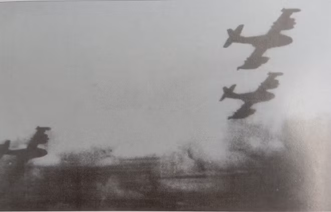 Các phi công của Không quân Việt Nam nhận định, dù đã ra đời từ năm 1960 nhưng A-37 là loại máy bay cực kỳ hiện đại, so với các loại máy bay cùng thời của Liên Xô thì A-37 hiện đại và dễ sử dụng hơn nhiều nên không tốn quá nhiều thời gian học tập, chuyển loại mà phi công của ta từng được Liên Xô đào tạo vẫn có thể sử dụng tốt A-37 cho nhiệm vụ tấn công ngay sau khi tiếp nhận máy bay. Nguồn ảnh: KQND.