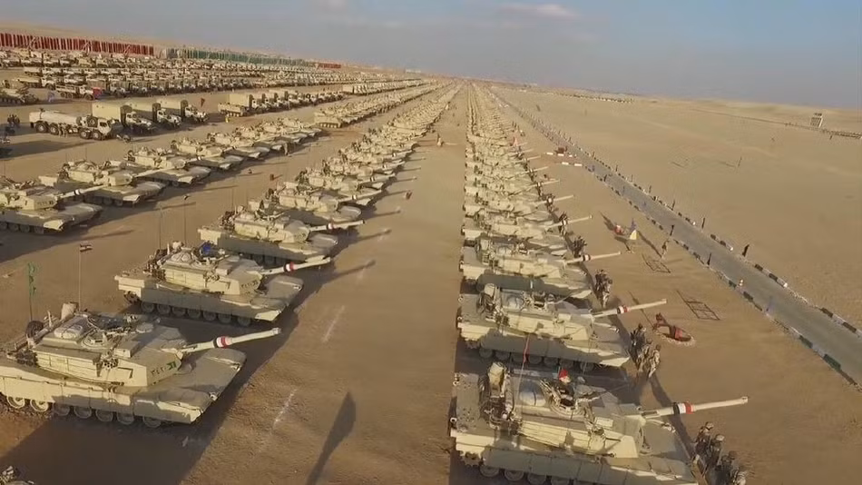 Được biết tới như một quốc gia sở hữu nhiều xe tăng chủ lực M1 Abrams nhất thế giới chỉ sau Mỹ, Ai Cập đã từng phối hợp với Mỹ để đồng sản xuất tới 880 xe tăng chủ lực chiến trường loại M1 Abrams. Nguồn ảnh: Sina.