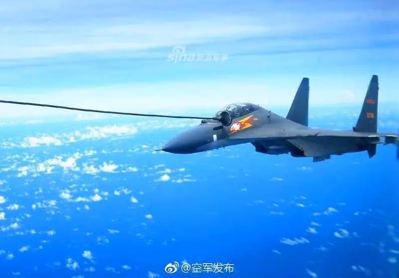 Kèm theo đó là khác biệt ở hệ thống radar. Su-30MKK của Trung Quốc ban đầu được trang bị với loại radar N001VEP cho phép quét mục tiêu ở khoảng cách tối đa chỉ 100 km, khoá bám 10 mục tiêu và tấn công bốn mục tiêu trên không hoặc hai mục tiêu mặt đất cùng lúc.