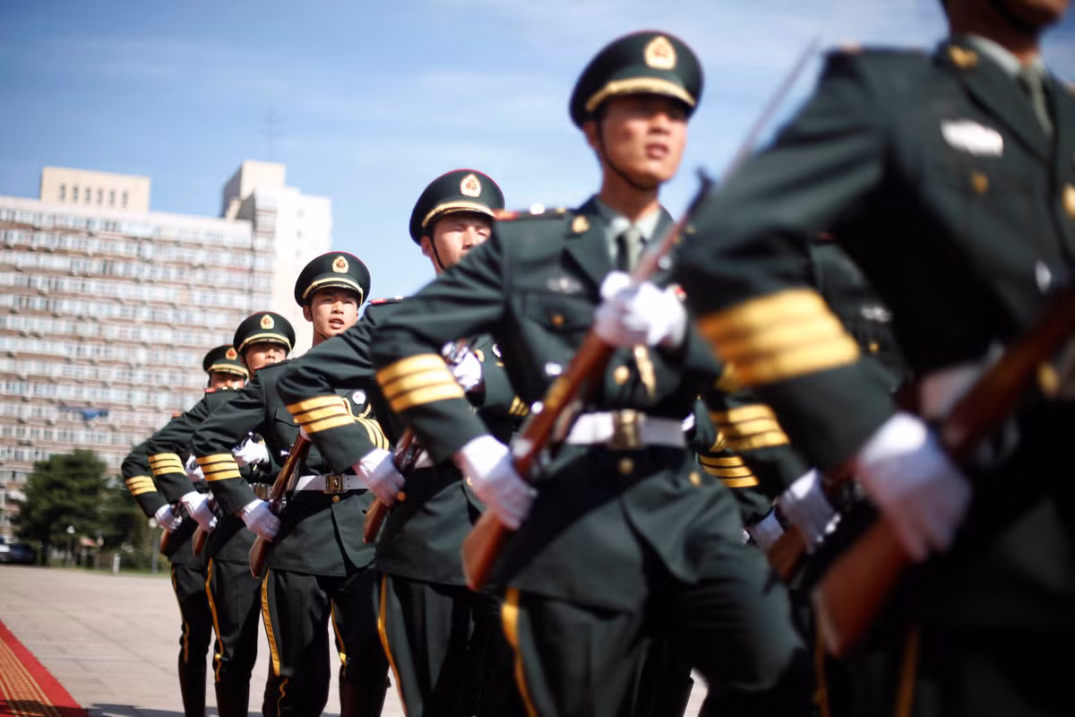 Kế hoạch này dự kiến sẽ kéo dài tới 10 năm, ảnh hưởng tới hàng vạn gia đình. Nhiều chuyên gia phân tích của Trung Quốc cho biết, việc đời sống của gia đình và vợ con bị ảnh hưởng chắc chắn sẽ khiến các tướng lĩnh Trung Quốc không yên lòng khi công tác nếu việc di dời nhất định phải diễn ra trong tương lai. Nguồn ảnh: SCP.