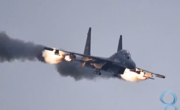 Ban đầu, vào năm 2012 đã từng có nguồn tin cho biết Moscow yêu cầu Trung Quốc đặt mua ít nhất 48 chiếc chiến đấu cơ Su-35 - tương đương với giá trị hợp đồng lên tới gần 4 tỷ USD. Phía Nga lập luận, số tiền này mang tính "bảo hiểm" cho Nga vì nguy cơ bị Trung Quốc sao chép loại chiến đấu cơ này. Nguồn tin: Forces.
