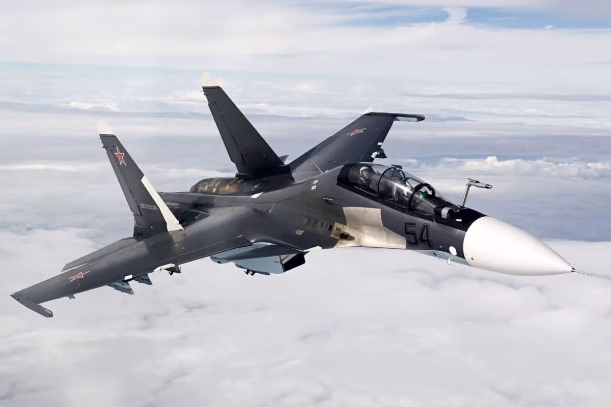 Tuy nhiên, do nhu cầu của Không quân Nga tăng cao, các chiến đấu cơ Su-35 đã bị chậm tới tay Không quân Trung Quốc trong năm 2018 và phải mãi tới đầu năm 2019 mới chính thức hoàn thành. Nguồn tin: Forces.