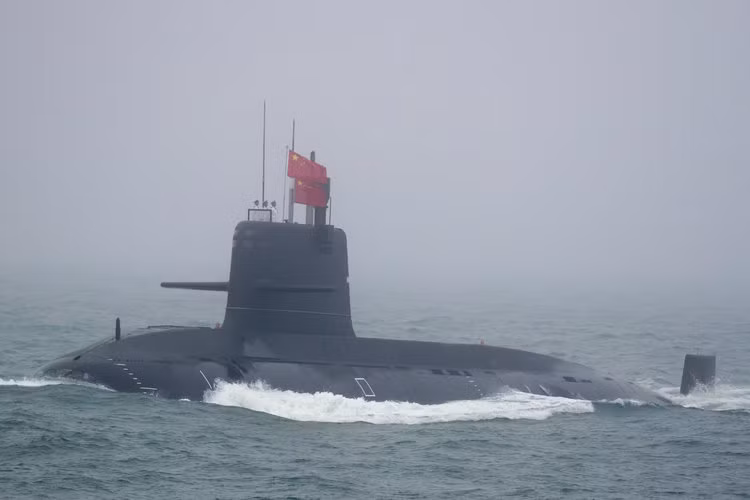 Trung Quốc còn cho lộ diện loại tàu ngầm được mệnh danh là "Vạn Lý Trường Thành" dưới biển - tàu ngầm 361 thuộc lớp Type 035 của Hải quân Trung Quốc. Nguồn ảnh: BI.