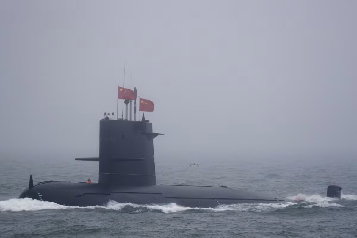 Lớp tàu ngầm Type 035 của Trung Quốc có định danh NATO là lớp Ming và tới nay Trung Quốc đã đóng được tổng cộng khoảng hơn 30 chiếc, hiện đang sử dụng 14 chiếc và đã từng bị mất một chiếc do tai nạn. Nguồn ảnh: BI.
