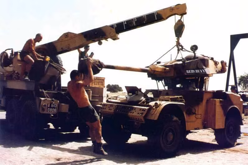 Với các tham số kỹ thuật kể trên, có thể thấy khẩu pháo D921 này hoàn toàn thích hợp với việc đặt trên thùng xe Humvee mà không cần phải gia cố gì thêm do nó có trọng lượng nhẹ và lực giật không quá mạnh sau mỗi phát bắn, nhất là khi mang được toàn bộ cơ cấu bù giật của D921 nguyên bản lên thùng xe Humvee, hiệu quả sử dụng sẽ tăng cao hơn rất nhiều. Nguồn ảnh: Defence.