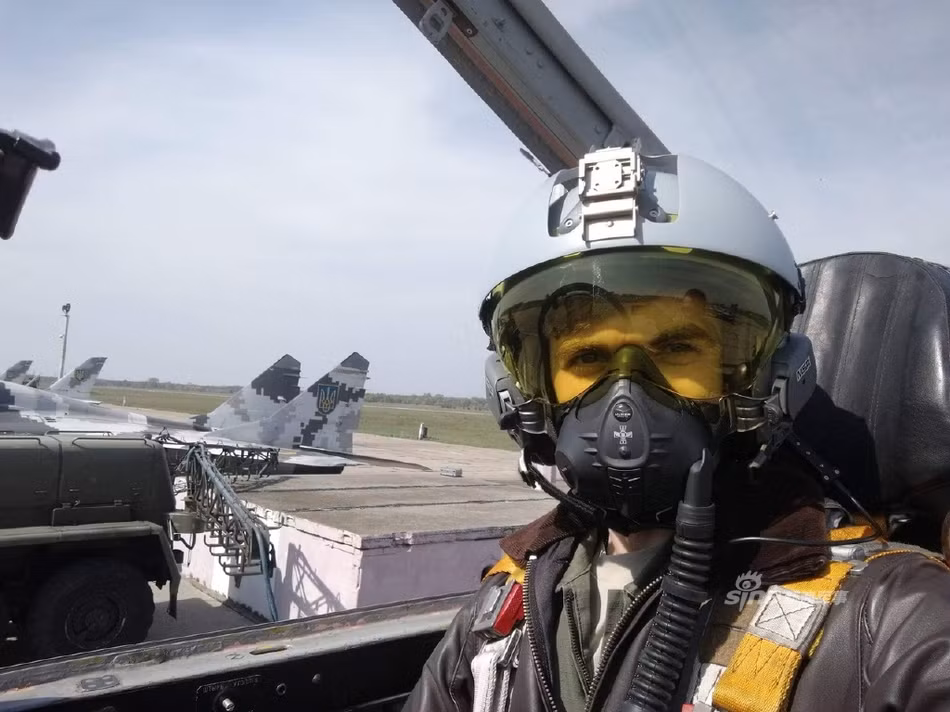 Mũ bay loại LA-100 thường được không quân Pháp sử dụng với chiến đấu cơ Rafale - chiến đấu cơ chủ lực của không quân nước này. Nguồn ảnh: Sina.
