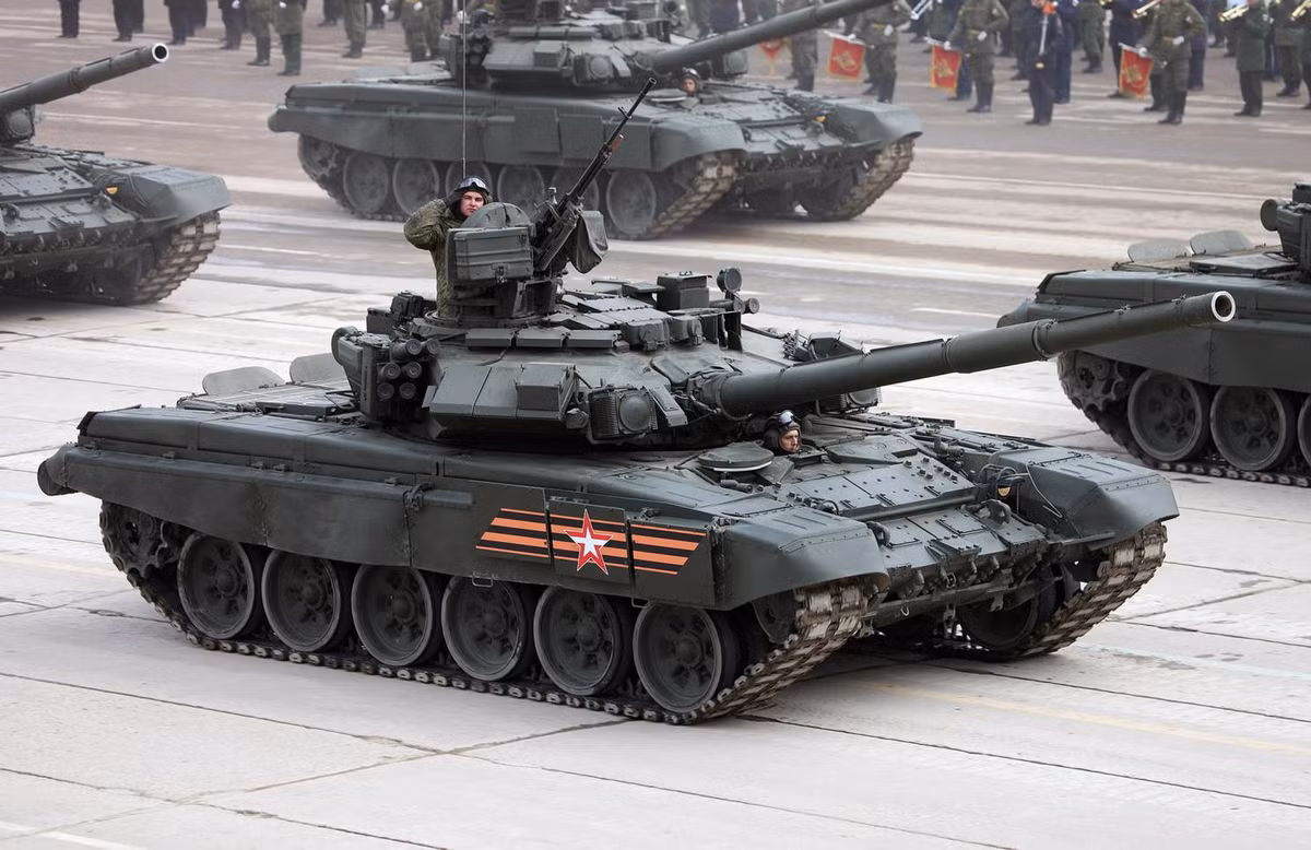 Khẩu pháo 125mm được sử dụng trên xe tăng T-90 hiện nay là pháo tăng 2A46. Đây là khẩu pháo có tuổi đời đã gần nửa thế kỷ khi nó ra đời từ năm 1970. Nguồn ảnh: Warzone.