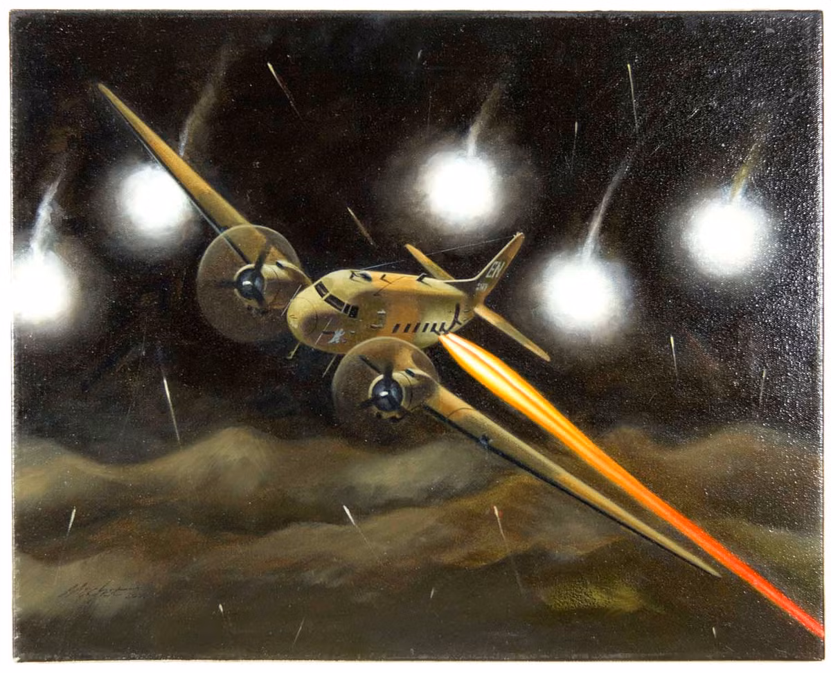 Do được thiết kế dựa trên thiết kế của C-47 Dakota từng dùng từ thời đánh Pháp, AC-47 có tốc độ tối đa chỉ 375 km/h, trần bay không quá 7000 mét và có khả năng cất cánh tối đa chỉ 15 tấn. Nguồn ảnh: Thearchive.