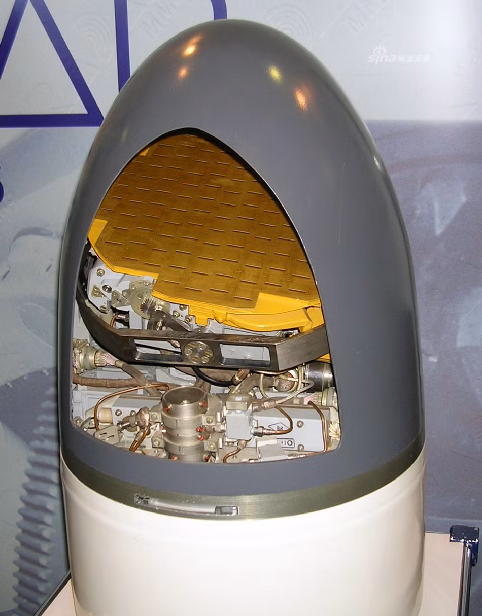 Hệ thống dẫn đường của Kh-35 hay Uranus bao gồm dẫn đường quán tính kết hợp với hệ thống ARGS-35E băng tần X cùng hệ thống radar dẫn đường chủ động. Nguồn ảnh: Sina.