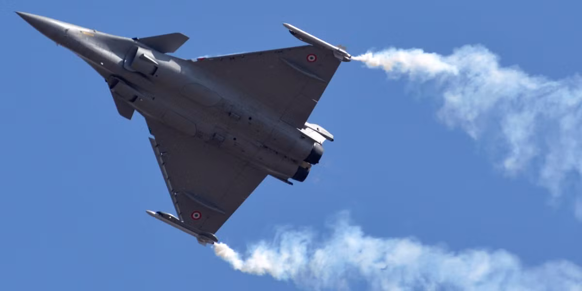 Lệnh cấm bay với toàn bộ phi đội chiến đấu cơ Rafale của Pháp được lực lượng không quân nước này đưa ra từ hôm 28/3 vừa qua sau khi có kết luận điều tra về tai nạn hy hữu xảy ra trước đó hơn 1 tuần. Nguồn ảnh: BI.