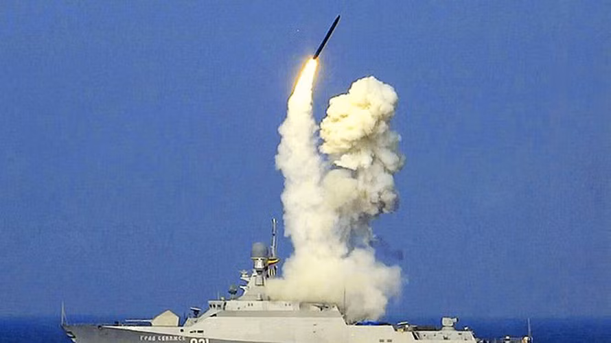 Sức mạnh của tên lửa hành trình Kalibr thông qua những màn thể hiện trên chiến trường Syria còn giúp doanh số xuất khẩu vũ khí Nga tăng trưởng ấn tượng, bất chấp bị Mỹ gây nhiều khó khăn.
