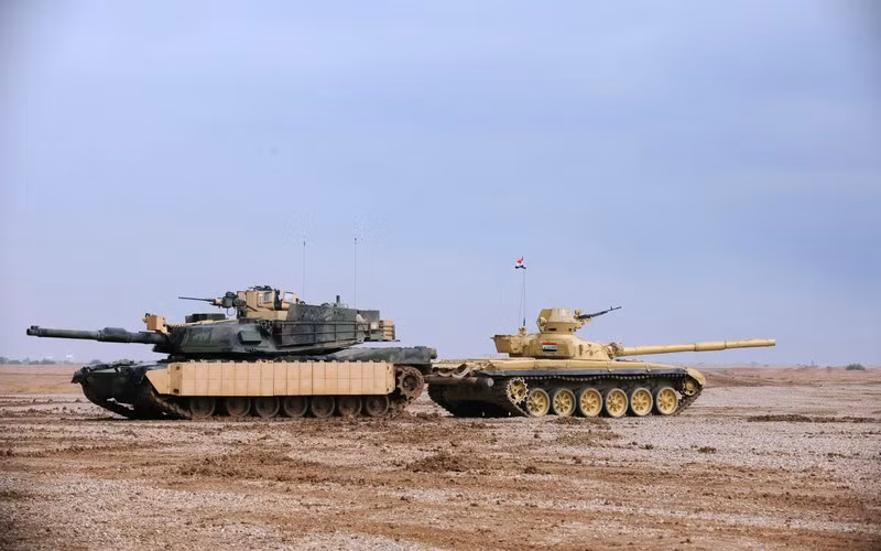 Điểm yếu duy nhất là các xe tăng Nga thường được thiết kế nhỏ gọn chật chội hơn xe tăng của Mỹ, điều này gây khó chịu cho kíp điều khiển xe nếu chiến đấu trong môi trường nắng nóng.