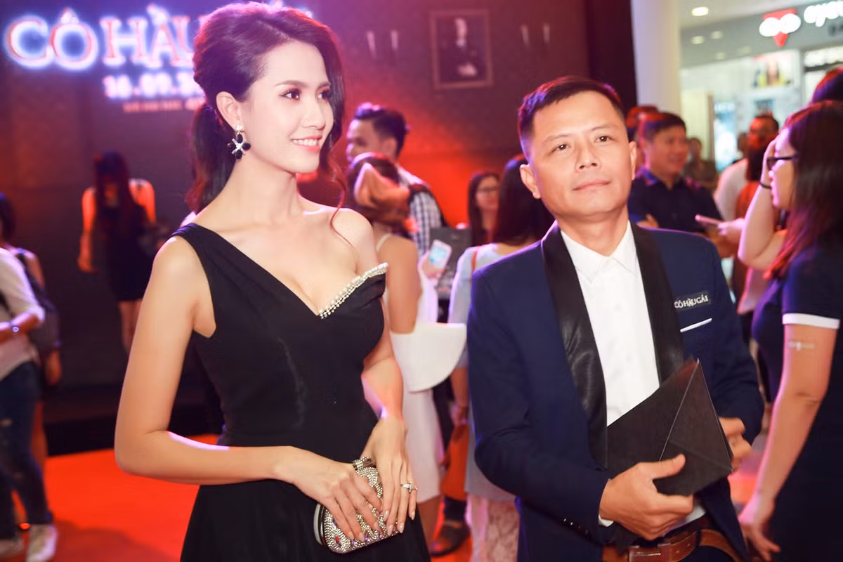 Nữ diễn viên tỏ ra khá thân thiết với đạo diễn tên tuổi.