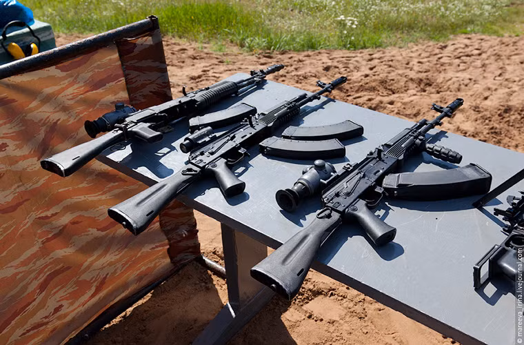 AK-103 là một trong những phiên bản của dòng súng trường tấn công AK-100 serie được cải tiến trên cơ sở khẩu AK-74M. Nó được đưa vào sản xuất hàng loạt từ năm 1994. Nhưng AK-103 lại không mấy thành công như các đàn anh của mình với số lượng được chế tạo cho tới nay chỉ khoảng 100.000 khẩu.