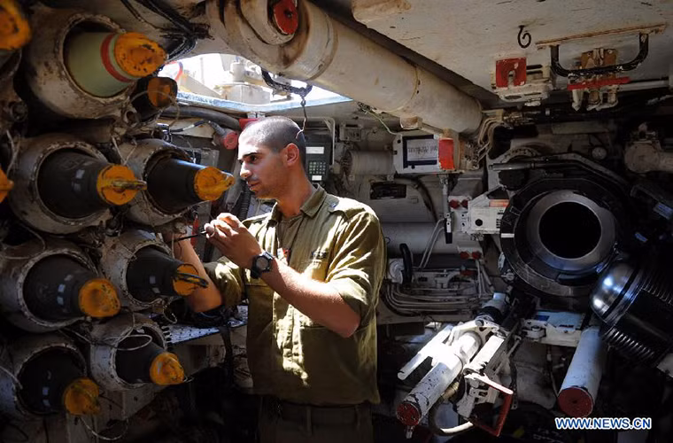 IDF có ý định thay đổi một phần học thuyết pháo binh của mình từ năm 2014 sau khi Nội chiến Syria nổ ra, đe dọa trực tiếp đến an ninh quốc gia của Israel nhất là các khu vực nằm dọc biên giới Syria.