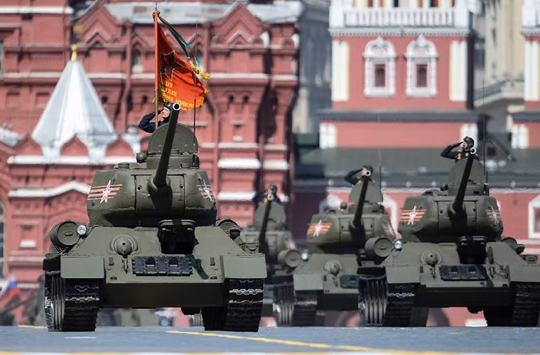 Từ năm 1940 đến năm 1958 đã có khoảng 84.070 chiếc T-34 được chế tạo trong đó 35.120 chiếc là biến thể T-34/76 và 48.950 chiếc là biến thể T-34/85.