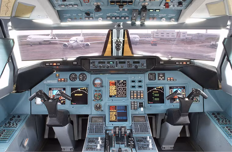 Dự án phát triển máy bay Tu-214R được thực hiện dưới sự hợp tác của khá nhiều công ty quốc phòng hàng đầu của Nga, cụ thể hơn là Công ty cổ phần hàng không Tupolev, Công ty cổ phần kỹ thuật vô tuyến Vega, một số công ty thuộc liên hiệp United Instrument Manufacturing, Roscosmos và Almaz-Antey.
