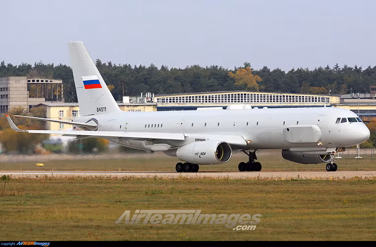 Cũng theo quan chức này tiết lộ, máy bay do thám Tu-214R đã hoàn thành xuất sắc nhiệm vụ của mình ở Syria. Các hệ thống điện tử đi kèm với nó như các thiết bị quang học, hệ thống tác chiến điện tử và radar trinh sát đều hoạt động tốt và không xảy ra bất cứ trục trặc gì.