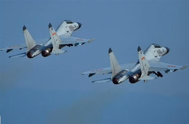 Cũng theo mô tả của Bộ Quốc phòng Mỹ, sự việc trên vi phạm nghiêm trọng đến quy định quốc tế về an toàn bay, dù vậy dường như phía Mỹ vẫn không muốn làm lớn chuyện nay ngay cả khi chiếc EP-3E ghi lại mọi hành động của chiến đấu cơ Trung Quốc. Trong khi đó về phía Trung Quốc cũng tuyên bố là đang theo dõi sự việc.