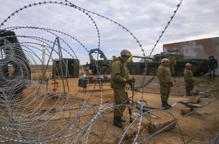 Một đơn vị Công binh Nga trong phần thi tìm kiếm cứu nạn tại International Army Games 2015.