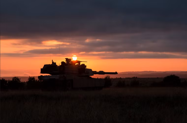 Hiện nay M1 Abrams vẫn là dòng xe tăng chiến đấu chủ lực duy nhất của Mỹ và nó vẫn đang làm tốt vai trò của mình ở một số mặt nhất định, nhưng về lâu dài vị trí của Abrams chắc chắn sẽ không còn nữa mà thay vào đó là một mẫu xe tăng hiện đại hơn điều mà Nga và một số nước Châu Âu đang làm.