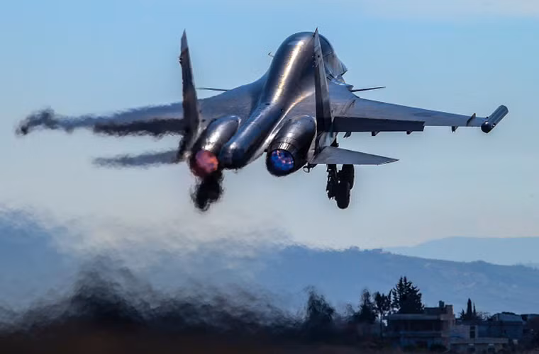 May bay chien dau Sukhoi dai thang trong nam 2016?