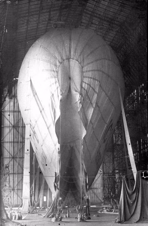 Trong ảnh là một phần túi khí của mẫu khí cầu USSR-V7bis Chelyuskinets được Liên Xô phát triển vào năm 1935. Nguồn ảnh: English Russia