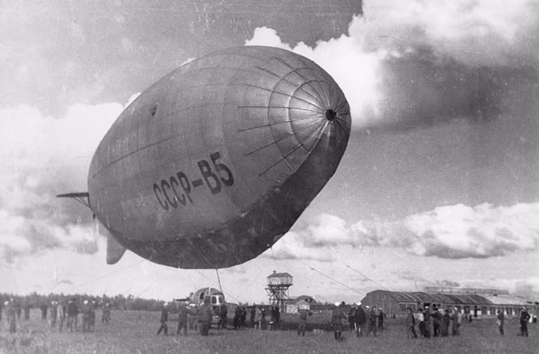 Trong năm 1933, USSR-V4 và USSR-V5 được giới thiệu, trong đó USSR-V5 là một cuộc cách mạng thật sự của công nghệ khí cầu Liên Xô khi đó. Nguồn ảnh: English Russia