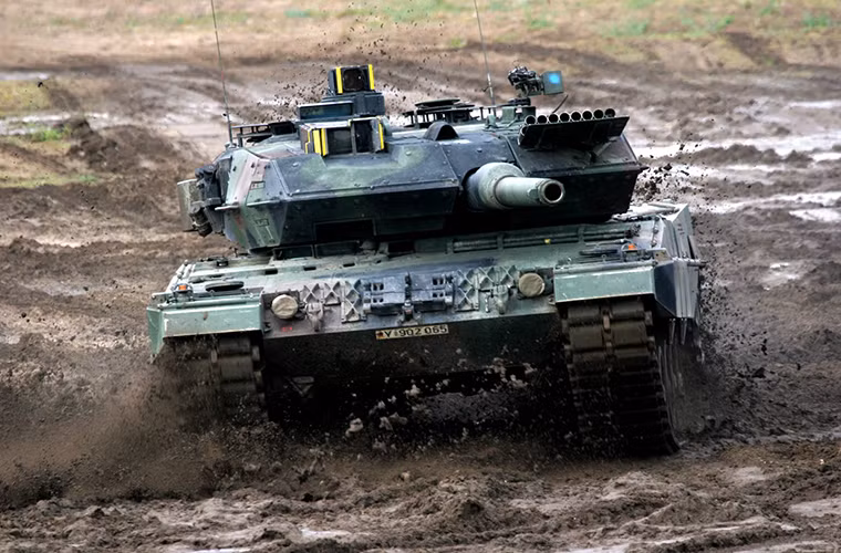 “Một chiếc xe tăng Leopard có giá trung bình là 7,5 triệu USD và Quân đội Czech hoàn toàn không có đủ nguồn lực để đưa vào trang bị số lượng lớn dòng xe tăng này, trong khi đó một chiếc T-90A của Nga chỉ có giá tầm hơn 4 triệu USD nhưng tính năng của nó gần như tương đồng thậm chí là có phần vượt trội,” Sivkov nhận xét.