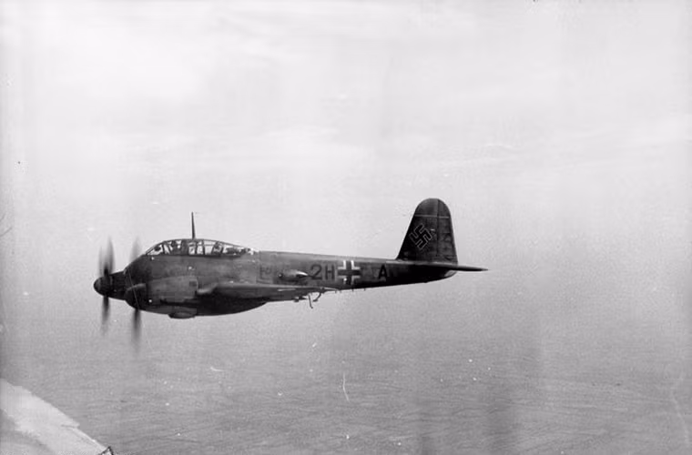 Vị trí tiếp theo cũng thuộc về một mẫu tiêm kích khác của Đức là Messerschmitt Me 210. Nó hoạt động như một tiêm kích đa năng vừa đánh chặn và tấn công mặt đất. Vấn đề lớn nhất của dòng tiêm kích này chính là thiết kế lỗi thời của nó, bên cạnh đó hệ thống động cơ Daimler-Benz DB 601 hoạt động không hiệu quả và thường xảy ra sự cố.