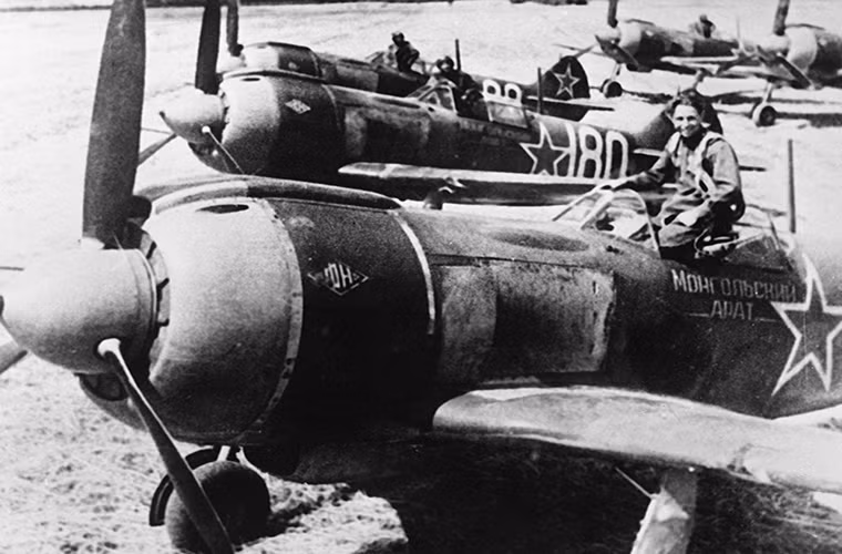Những chiếc tiêm kích Lavochkin La-5 thuộc phi đội máy bay chiến đấu Mongol Arat, phi đội này được xây dựng dựa trên sự đóng góp của nhân dân Mông Cổ cho Hồng quân trong Chiến tranh Thế giới thứ II. Nguồn ảnh: Sputnik