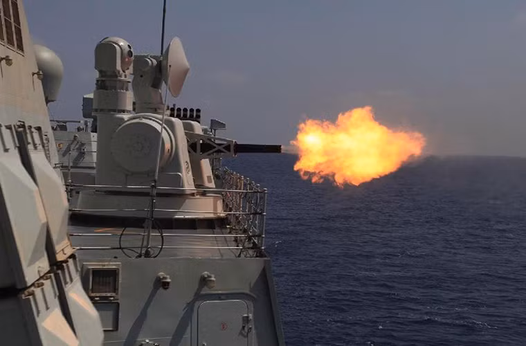 Type 730 là một trong nhiều tổ hợp vũ khí đánh chặn tầm gần được trang bị trên các tàu chiến cỡ lớn của Hải quân Trung Quốc. Với hệ thống vũ khí chính là một pháo tự động Gatling bảy nòng H/PJ-12 30mm được thiết kế để đánh chặn các loại tên lửa chống hạm và vũ khí có độ chính xác cao.