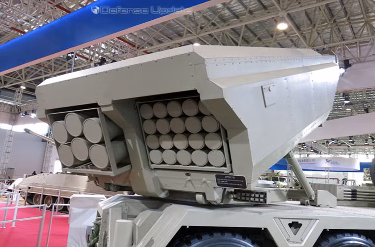Trong đó Fire Dragon 40 là mẫu đạn rocket 122mm tiêu chuẩn của SR5 được sử dụng để tấn công các mục tiêu tầm gần, nó được trang bị một đầu dẫn đường quán tính (INS) kết hợp với hệ thống định vị toàn cầu (GPS). Độ sai lệch của Fire Dragon 40 so với mục tiêu không vượt quá 25m với tầm bắn tối thiểu là 20km và tối đa là 40km.