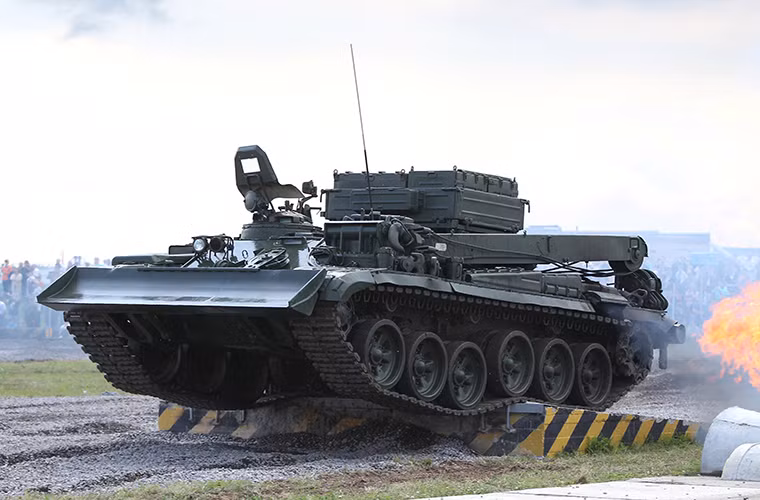 Mẫu phương tiện cơ giới tiếp theo trong danh sách Zhukov là xe cứu kéo Brem-1 được phát triển dựa trên khung gầm xe tăng T-72, với nhiệm vụ chính là cứu kéo và phục hồi xe tăng hoặc xe bọc thép bị hư hỏng trên chiến trường. Có một điều đặc biệt là Brem-1 cũng được trang bị động cơ diesel V-84MS có công suất lên tới 840 mã lực tương tự như IMR-3M.