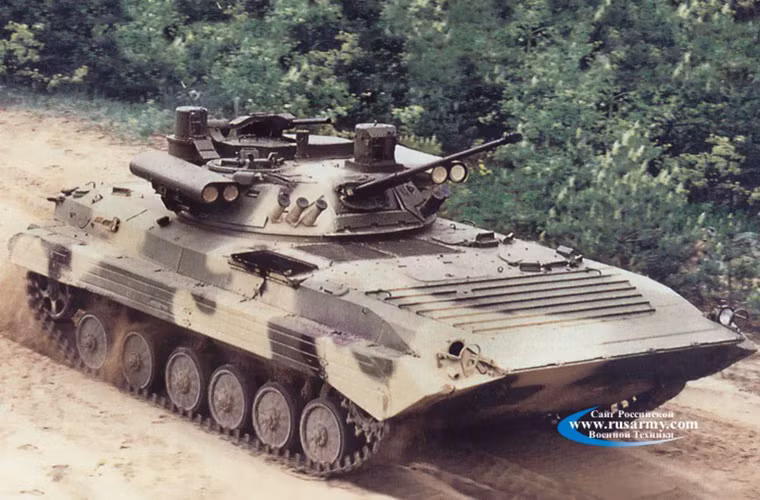 Mẫu phương tiện cơ giới thứ hai được Zhukov đánh giá khá cao là xe chiến đấu bộ binh BMP-2, nó được đưa vào trang bị lần đầu tiên trong năm 1980 và hoạt động cho tới tận ngày nay. BMP-2 được trang bị động cơ diesel xi-lanh, 16 lít, có công suất 300 mã lực nhưng lại có thể chở theo tới 10 binh sĩ bao gồm cả kíp lái. Ở biến thể BMP-2M, nó được trang bị lại động cơ diesel tăng áp có công suất 400 mã lực.