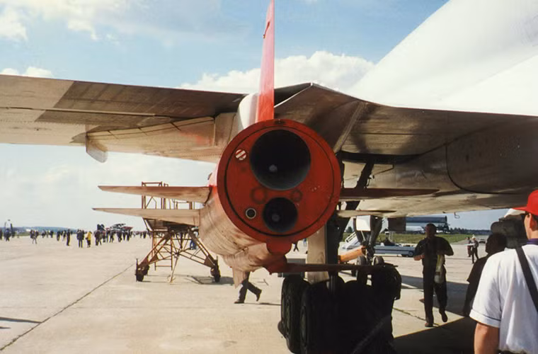 Về cơ bản vai trò của Kh-32 trên Tu-22M3 cũng tương tự như đàn anh Kh-22 của mình nhưng nhiệm vụ của nó được mở rộng hơn, bên cạnh đó các đặc tính kỹ thuật và khả năng tác chiến của Kh-32 hoàn toàn vượt trội so với Kh-22.