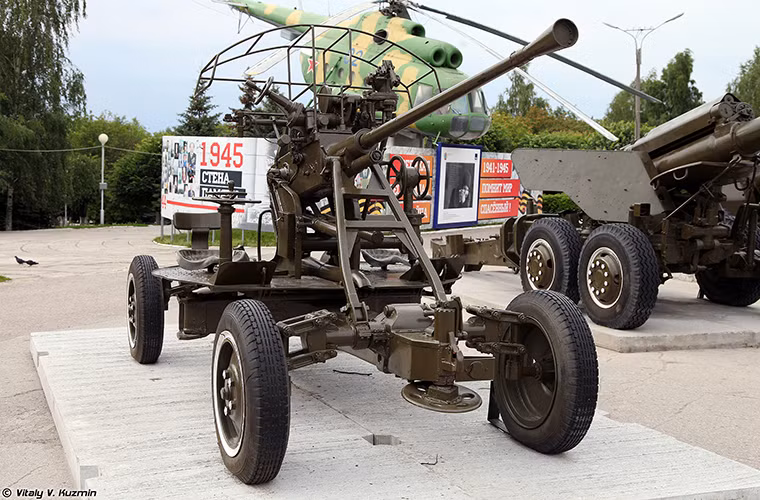 Pháo phòng không M1939 (61-K) 37mm cũng được trưng bày tại Cheboksary.