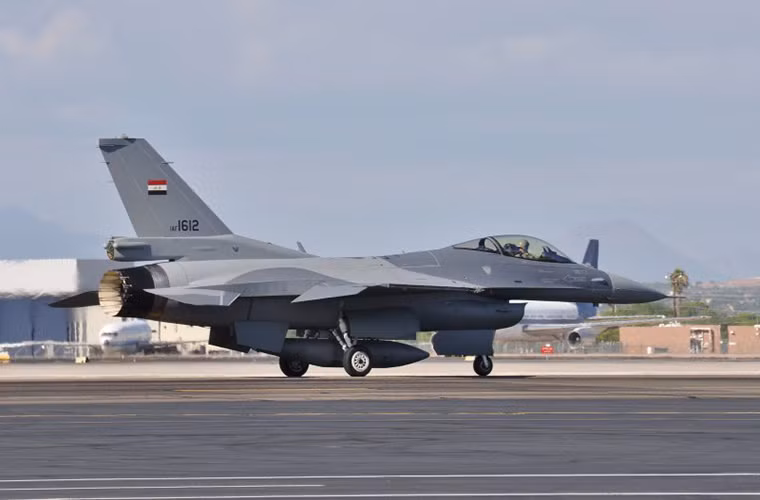 Hiện tại Không quân Iraq có trong biên chế 260 máy bay quân sự các loại bao gồm cả trực thăng, đa phần trong số đó đều đã lỗi thời hoặc khả năng chiến đấu không cao. Trong đó nền tảng máy bay quân sự chính của Iraq vẫn là từ Nga như Su-25, Mi-28 và Mi-35.