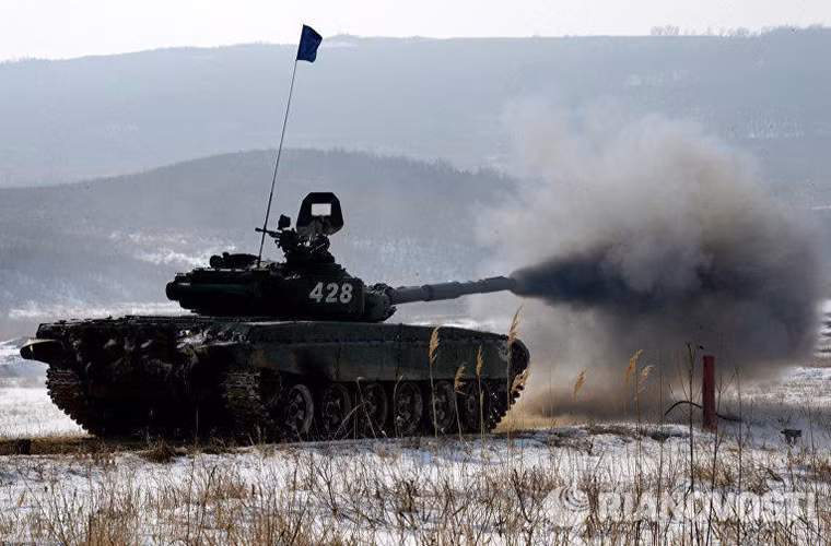 T-72 khai hỏa.