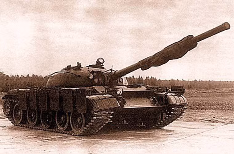 Phần giáp váy được bố trí hai bên thân xe T-54/55 hoặc T-62 có tổng trọng lượng khoảng 200kg và được làm bằng nhôm. Mỗi bên thân xe được trang bị 6 tấm giáp bố trí lệch so với thân xe khoảng 30 độ. Trong trường hợp bị hư hỏng mỗi tấm giáp như vậy cần tới 3 phút để thay thế.