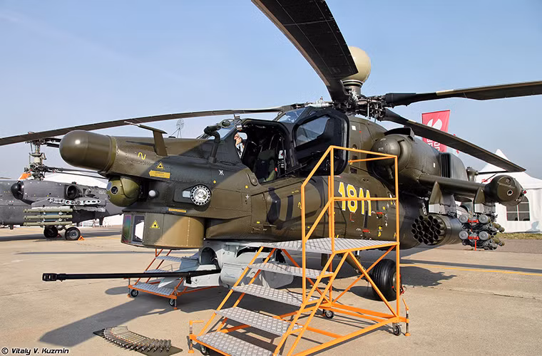 Dựa theo những hình ảnh ban đầu có được thì hệ thống vũ khí trên Mi-28NM cơ bản được giữ nguyên như trên Mi-28N với một pháo tự động 30mm Shipunov 2A42 được bố trí phía trước mũi máy bay, còn hai bên thân máy bay là các giá treo vũ khí mang theo các tổ hợp rocket phóng loạt hoặc tên lửa tấn công.