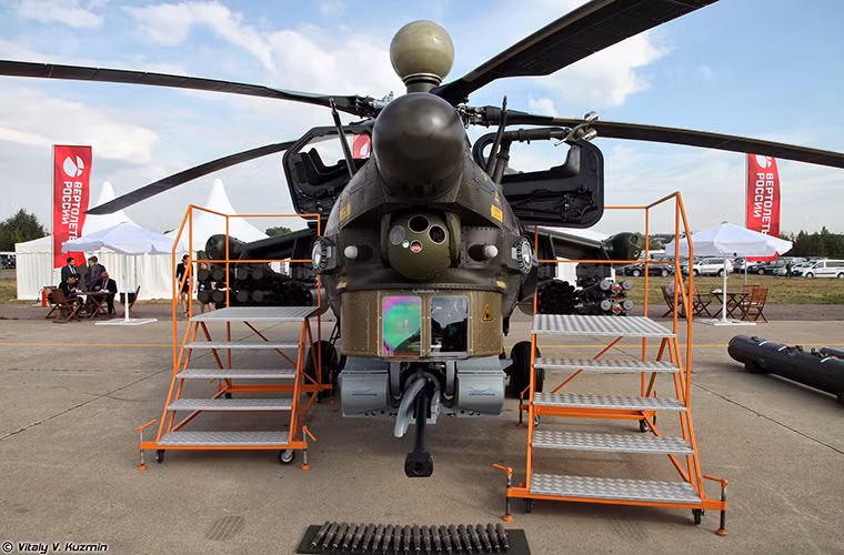 Hệ thống trinh sát và quan sát quang điện tử được đặt phía mũi máy bay của Mi-28NM cũng được nâng cấp cho phép phi công theo dõi xác định chính xác mục tiêu ở mọi khoảng cách, ngoài ra chúng còn được kết nối mũ bay NSTsI-V.