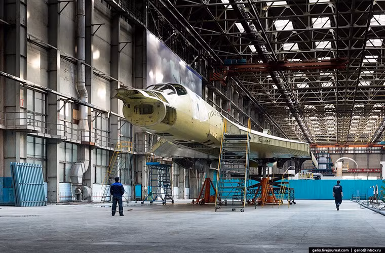 Trong ảnh là một trong những phần thân của Tu-160 được Kazan sản xuất mới.
