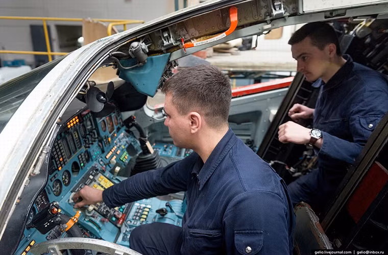 Mặc dù có rất ít thông tin về tính năng mới của Tu-160M2 nhưng theo nhiều chuyên gia đánh giá Nga sẽ không quá tập trung vào việc nâng cấp Tu-160 mà thay vào đó là phát triển một mẫu máy ném bom thế hệ mới còn việc nâng cấp Tu-160 chỉ là biện pháp tạm thời.