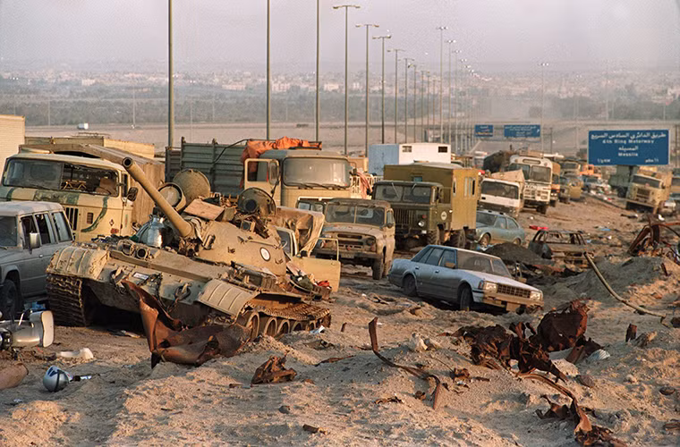 Trong khi đó lực lượng liên quân do Mỹ đứng đầu tại Kuwait cho rằng chiến dịch không kích trên là cần thiết nhằm xóa bỏ mọi âm mưu xâm lược Kuwait của Iraq trong tương lai. Bên cạnh đó cũng có các báo cáo thiệt hại lớn về dân thường vốn là các công dân Kuwait bị lính Iraq bắt theo làm con tin trong quá trình rút quân.