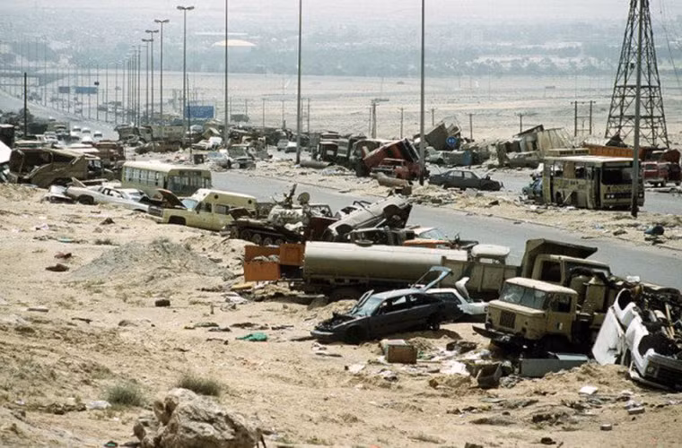 Ước tính chỉ trong hơn hai ngày đã có từ 300 đến 600 lính Iraq bỏ mạng tại hai tuyến đường trên cùng với đó 2.000 lính bị bắt làm tù binh và 2.700 phương tiện cơ giới các loại bị phá hủy hoàn toàn. Sau chiến dịch không kích của liên quân hai tuyến đường trên cũng trở thành những con đường chết.