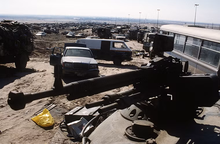 Vào cuối tháng 2/1991, các đơn vị vũ trang thuộc Quân đội Cộng hòa Iraq bắt đầu tìm cách rút khỏi Kuwait trước các tổn thất nặng nề sau hơn 6 tháng nổ ra cuộc chiến tranh vùng Vịnh.